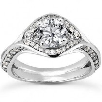 Elegant Round Engagement Ring in 14K Yellow Gold